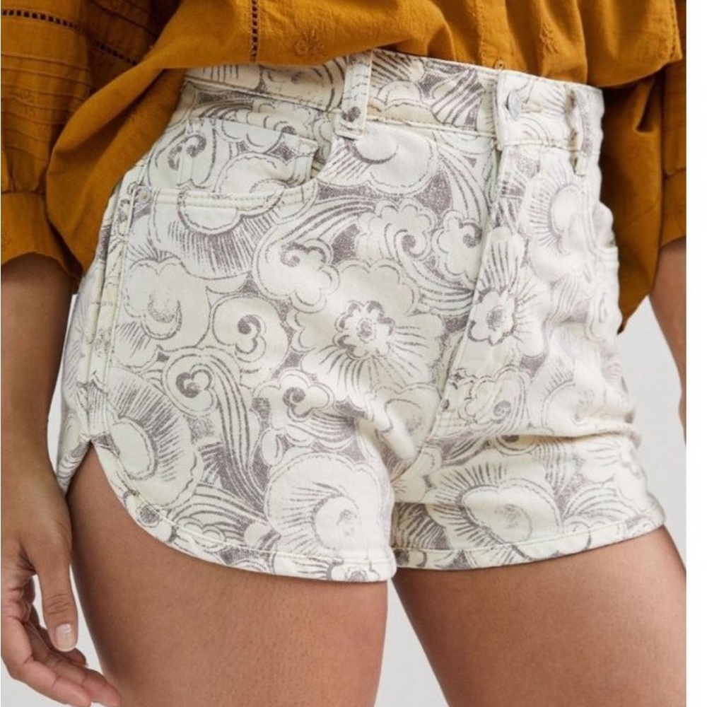 Anthropologie Pilcro Printed Dolphin Hem Shorts Ultra High Rise